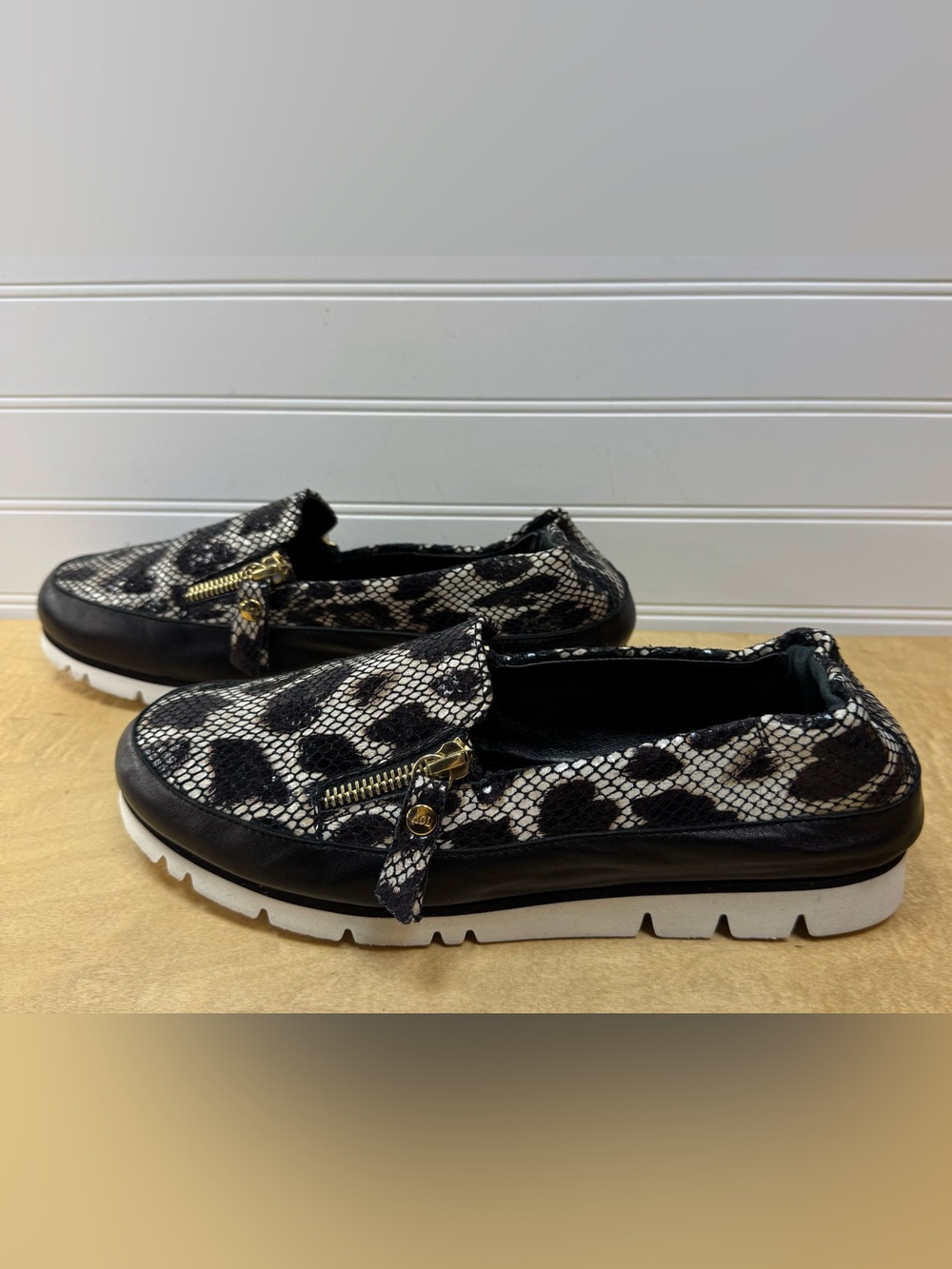 Agl Black & White Leopard Print Leather Slip-On Loafers Women’s size 39.5/US 9